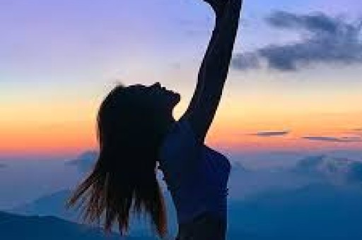 总裁人设崩了？余承东现场追星记：见易烊千玺笑成这样网友都在刷图